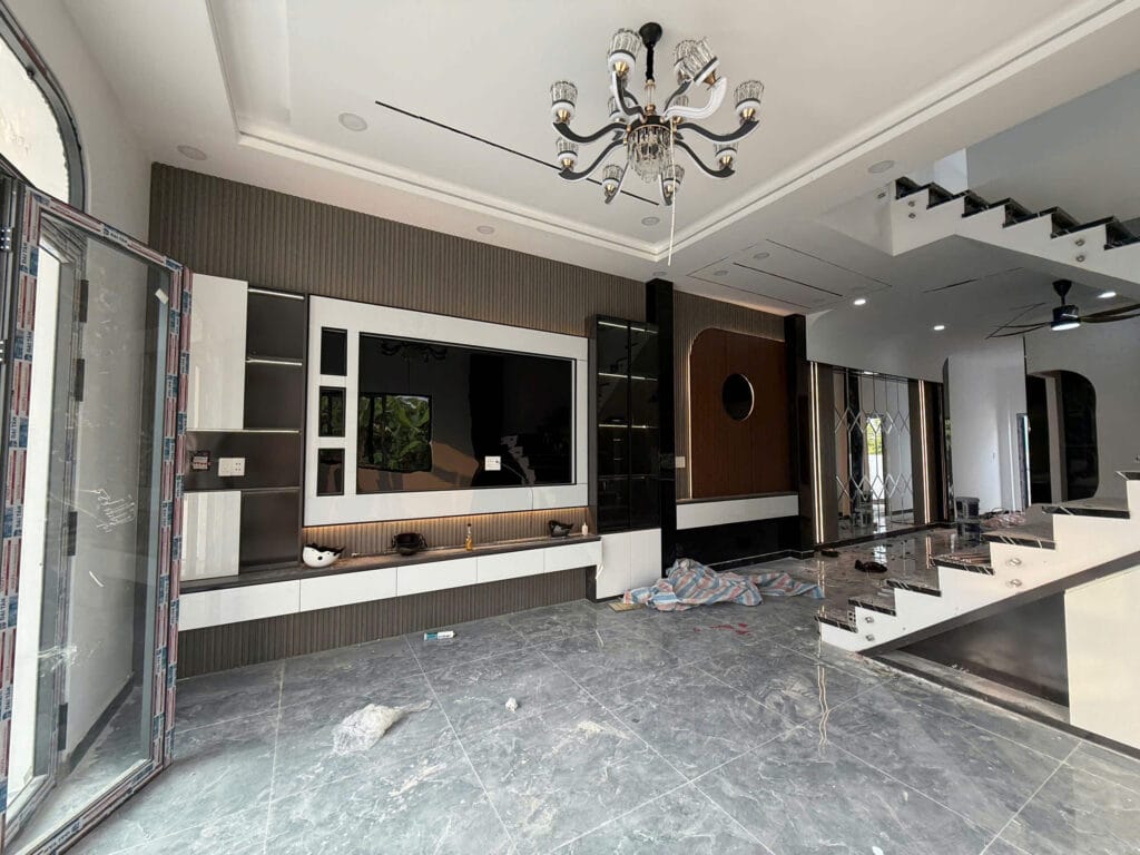 BIỆT THỰ ĐẸP 7x26 GẦN CHỢ BÌNH CHÁNH - CHỈ 3,38 TỶ - 5 PHÒNG NGỦ, 4 WC, SỔ HỒNG RIÊNG