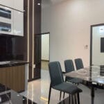 BIỆT THỰ ĐẸP 7×26 GẦN CHỢ BÌNH CHÁNH – 5 PHÒNG NGỦ, 4 WC, SỔ HỒNG RIÊNG