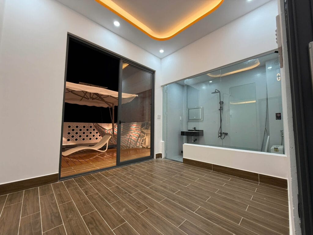 BIỆT THỰ ĐẸP 7×26 GẦN CHỢ BÌNH CHÁNH – 5 PHÒNG NGỦ, 4 WC, SỔ HỒNG RIÊNG