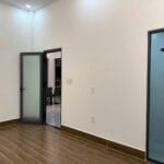 BIỆT THỰ ĐẸP 7×26 GẦN CHỢ BÌNH CHÁNH – 5 PHÒNG NGỦ, 4 WC, SỔ HỒNG RIÊNG