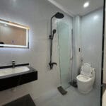 BIỆT THỰ ĐẸP 7×26 GẦN CHỢ BÌNH CHÁNH – 5 PHÒNG NGỦ, 4 WC, SỔ HỒNG RIÊNG