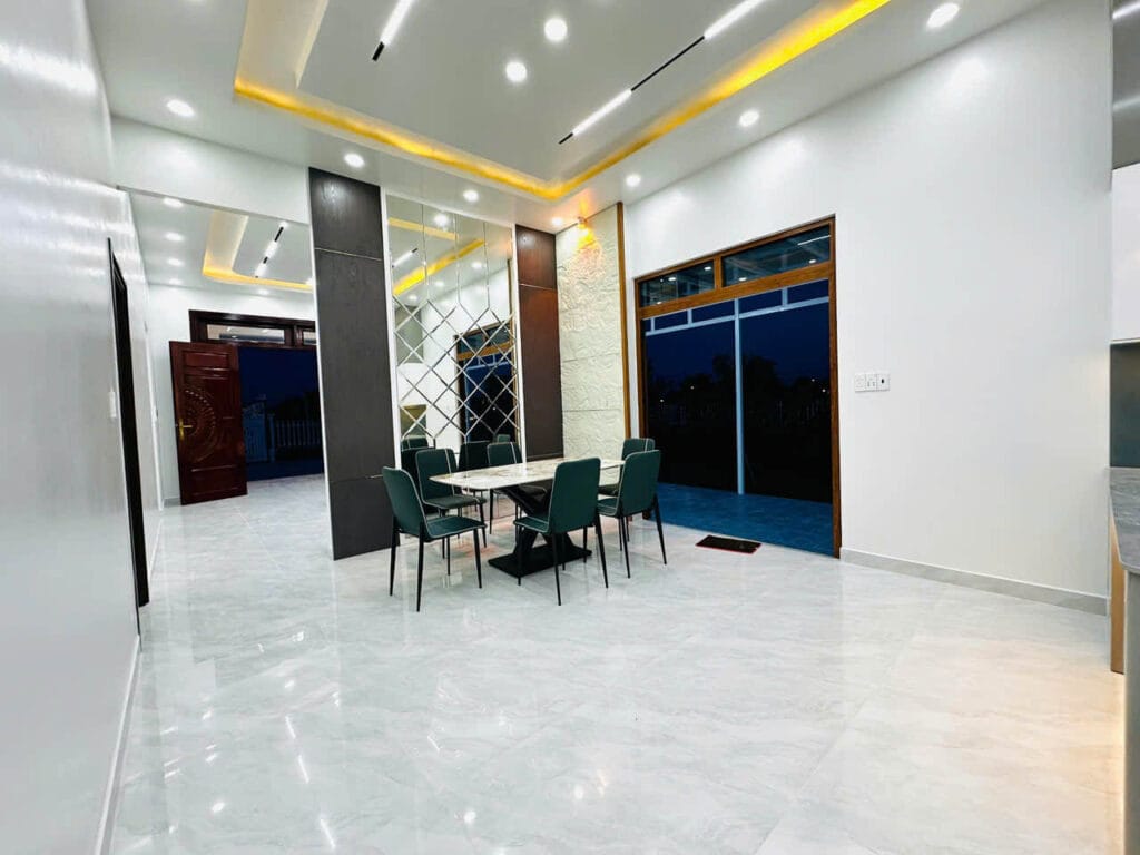 Bán Nhà Bình Chánh 1700m², 300m² Thổ Cư, Hướng Đông Nam – 3 Phòng Ngủ, 3 WC, Phòng Thờ