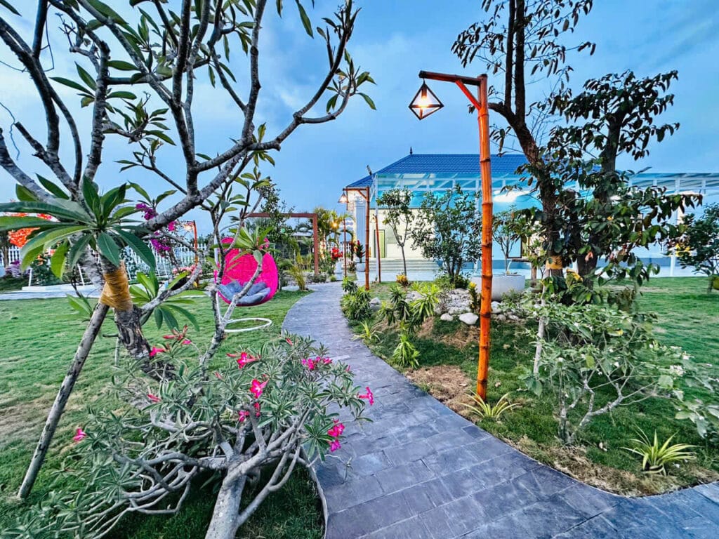 Bán Nhà Bình Chánh 1700m², 300m² Thổ Cư, Hướng Đông Nam – 3 Phòng Ngủ, 3 WC, Phòng Thờ