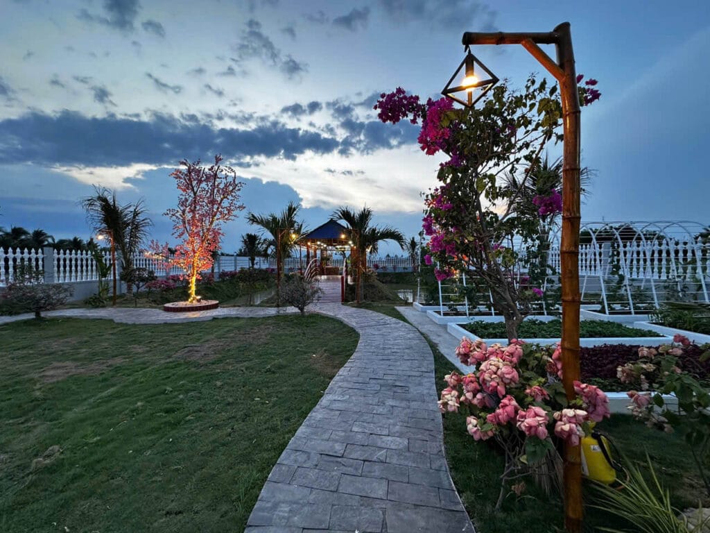 Bán Nhà Bình Chánh 1700m², 300m² Thổ Cư, Hướng Đông Nam – 3 Phòng Ngủ, 3 WC, Phòng Thờ