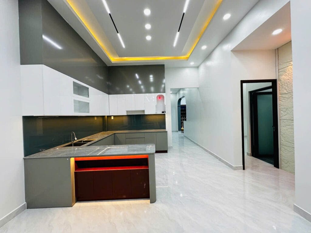 Bán Nhà Bình Chánh 1700m², 300m² Thổ Cư, Hướng Đông Nam – 3 Phòng Ngủ, 3 WC, Phòng Thờ