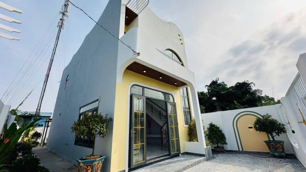 Villa sân vườn hồ cá vườn cây, diện tích 9,6x30m, 3 phòng ngủ, 2 WC, hướng Tây Nam,