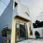 Villa sân vườn hồ cá vườn cây, diện tích 9,6x30m, 3 phòng ngủ, 2 WC, hướng Tây Nam,