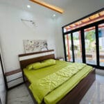 Villa sân vườn hồ cá vườn cây, diện tích 9,6x30m, 3 phòng ngủ, 2 WC, hướng Tây Nam,