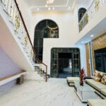 Villa sân vườn hồ cá vườn cây, diện tích 9,6x30m, 3 phòng ngủ, 2 WC, hướng Tây Nam,