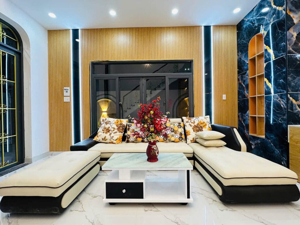 Villa sân vườn hồ cá vườn cây, diện tích 9,6x30m, 3 phòng ngủ, 2 WC, hướng Tây Nam,