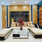 Villa sân vườn hồ cá vườn cây, diện tích 9,6x30m, 3 phòng ngủ, 2 WC, hướng Tây Nam,