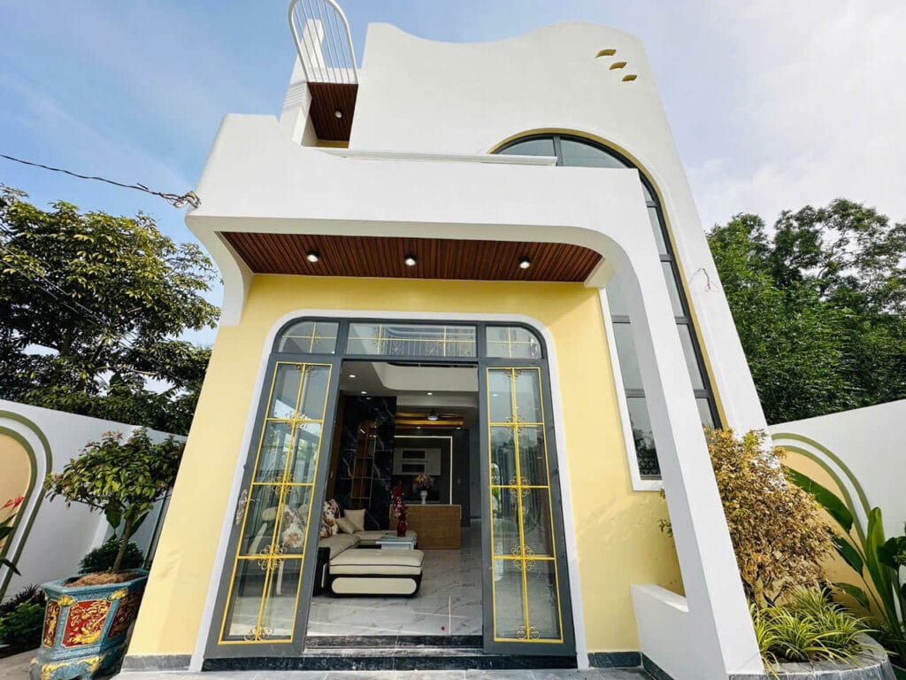 Villa sân vườn hồ cá vườn cây, diện tích 9,6x30m, 3 phòng ngủ, 2 WC, hướng Tây Nam,