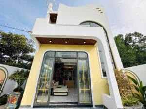Villa sân vườn hồ cá vườn cây, diện tích 9,6x30m, 3 phòng ngủ, 2 WC, hướng Tây Nam,