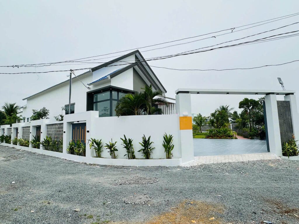 Chỉ Cần 4 Tỷ Sở Hữu Biệt Thự 2.100m² Tại Bình Chánh – Hướng Đông Nam, Sổ Rõ Ràngeeeeee