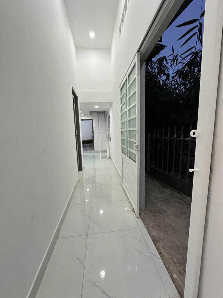 Nhà Bình Chánh Sổ Hồng Giá Tốt – Villa Sân Vườn Hiếm – Diện Tích 205m²