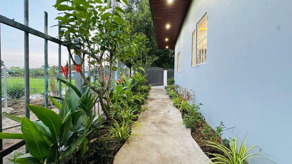 Nhà Bình Chánh Sổ Hồng Giá Tốt – Villa Sân Vườn Hiếm – Diện Tích 205m²