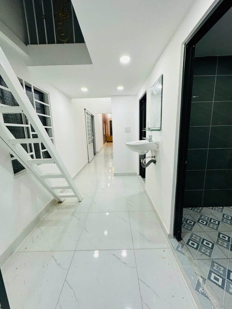 Nhà Bình Chánh Sổ Hồng Giá Tốt – Villa Sân Vườn Hiếm – Diện Tích 205m²